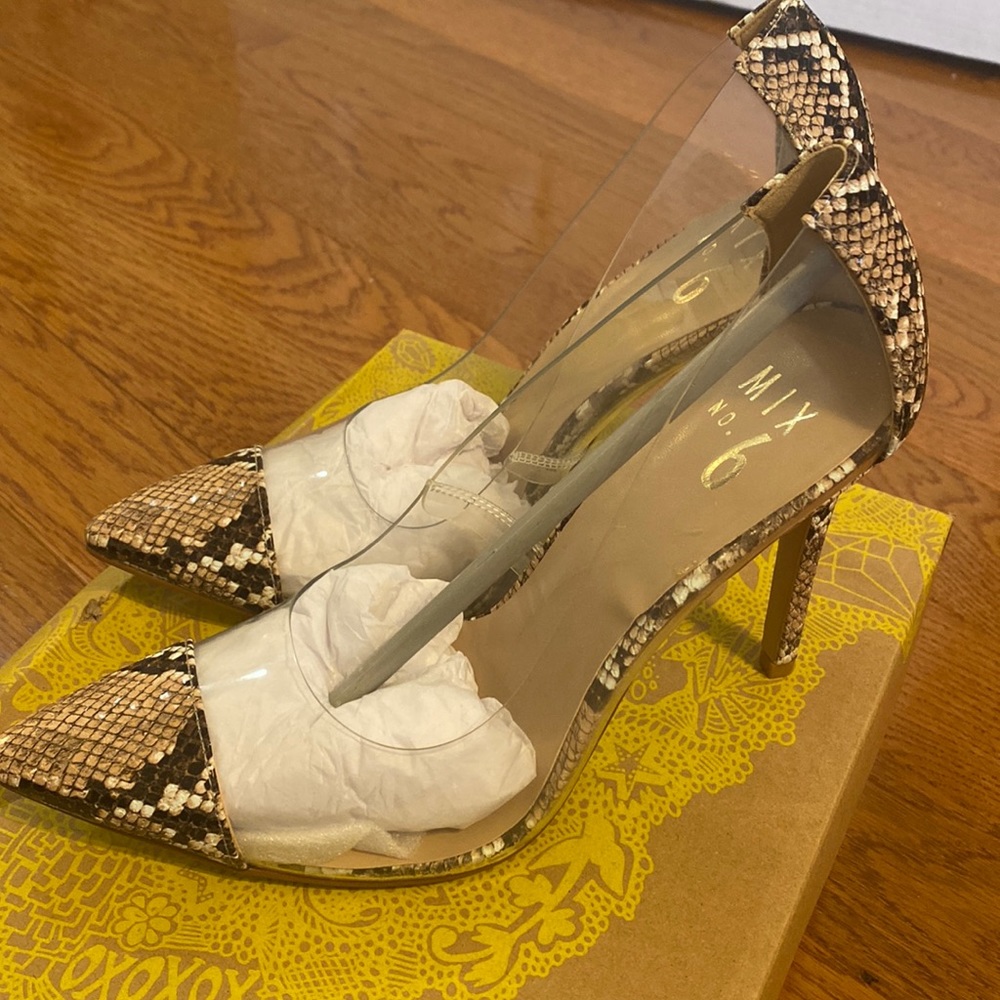 Clear and snake print pump